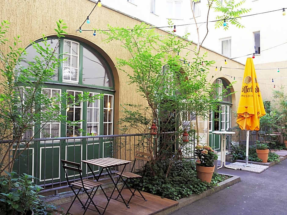 Amstel House Hostel