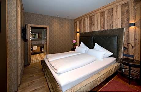 One-Bedroom Apartment with Garden View