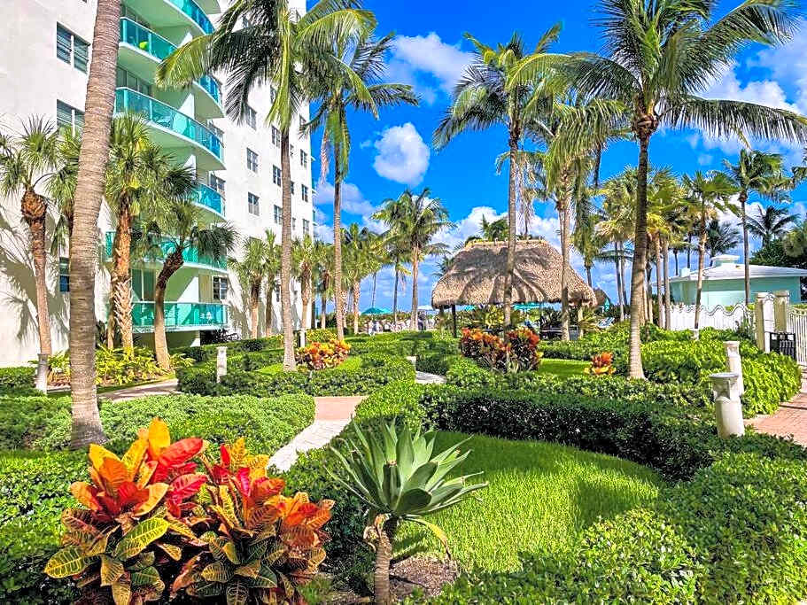 On The Sand - All The Amenities - Hollywood Beach