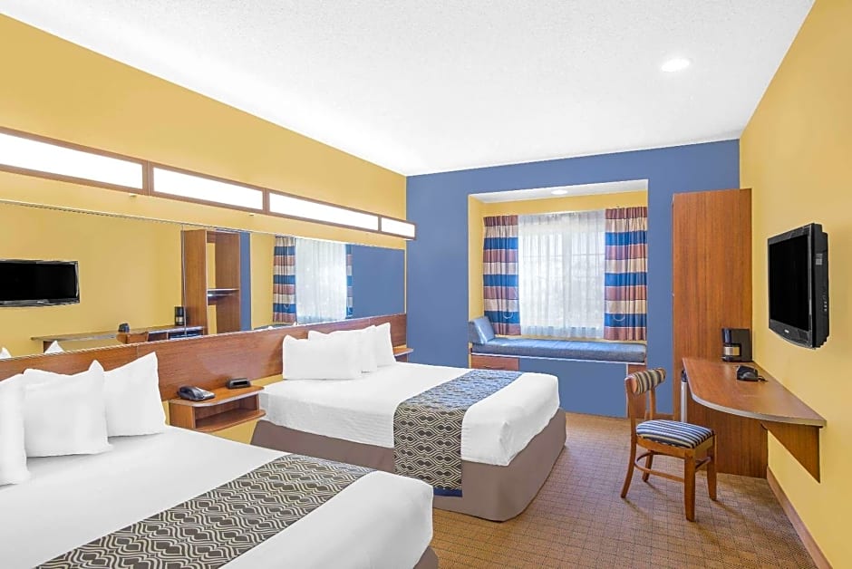 Microtel Inn & Suites By Wyndham Chili/Rochester Airport