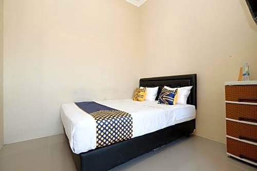 SPOT ON 2027 Putri Guest House Syariah