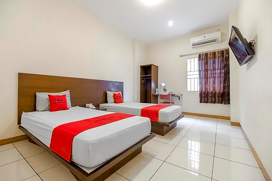 RedDoorz Plus @ Karebosi Area 2