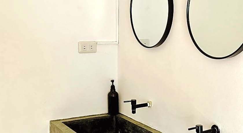 PIG DIVE HOSTEL MOALBOAL