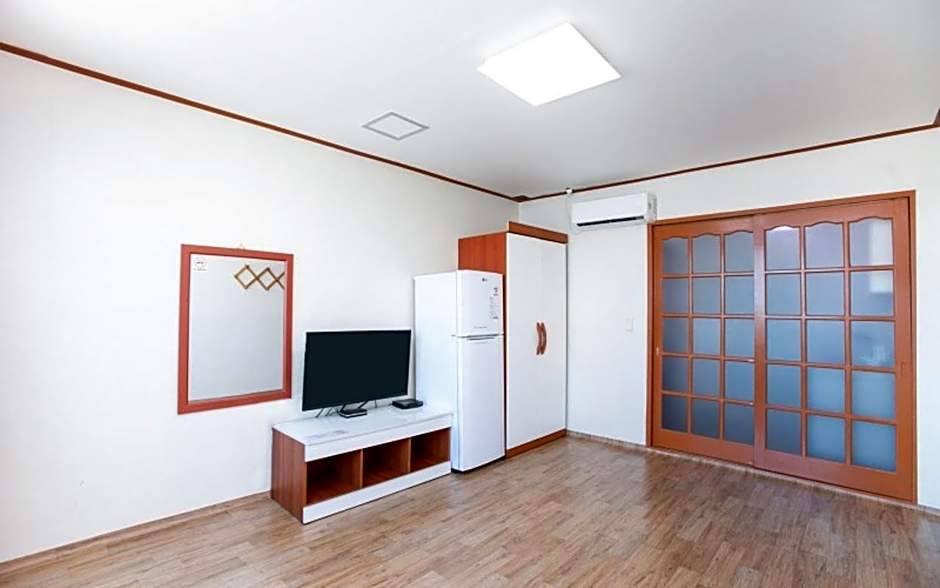 Donghae(mangsang) East House