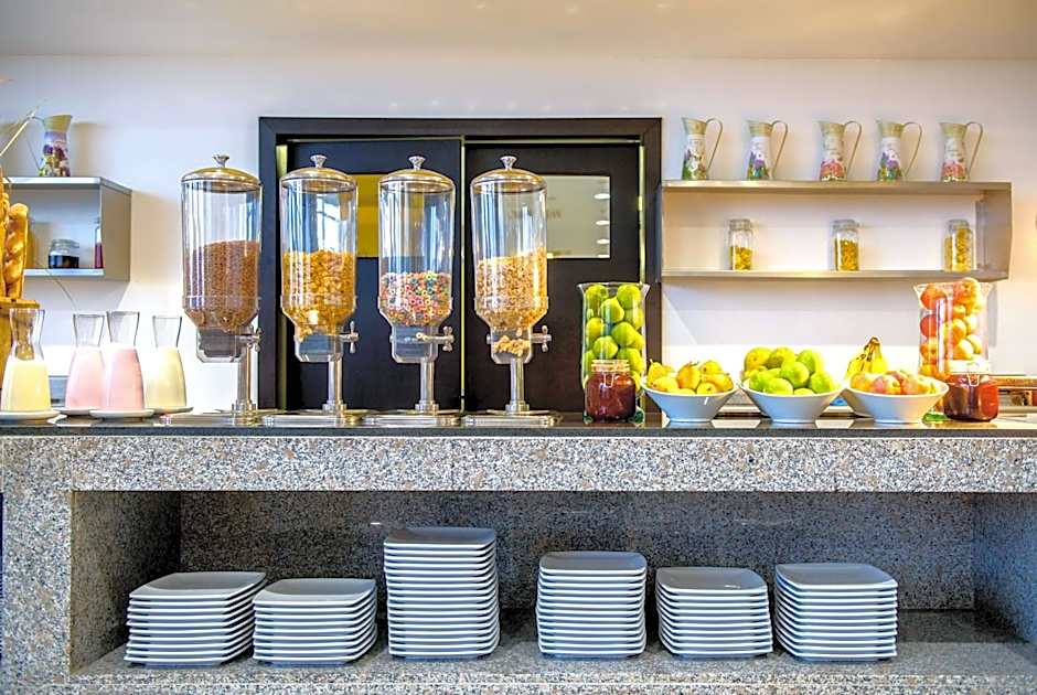 Wyndham Manta Sail Plaza Hotel and Convention Center