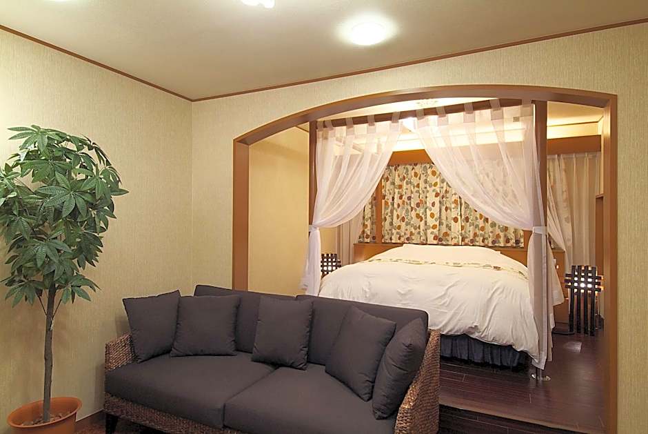 hotelLUANA 18歳未満入場禁止