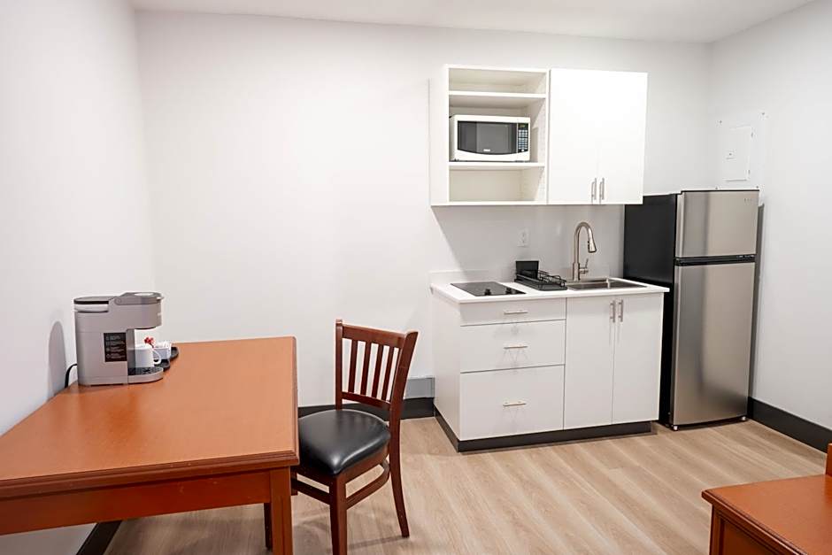 Travelodge by Wyndham Langley City