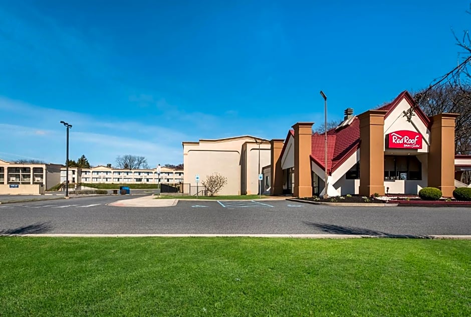 Red Roof Inn And Suites Newark - University