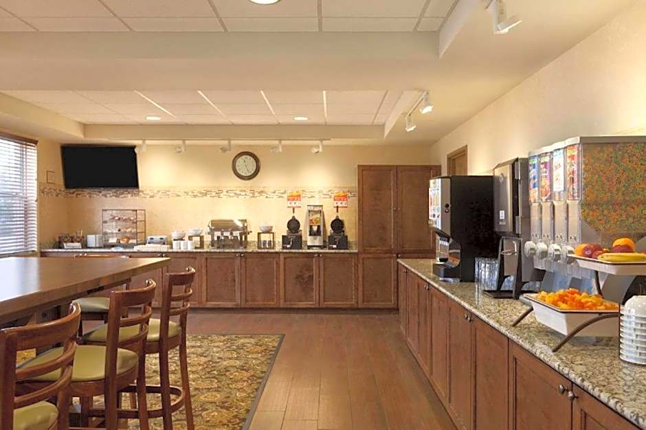 Country Inn & Suites by Radisson, Dundee, MI