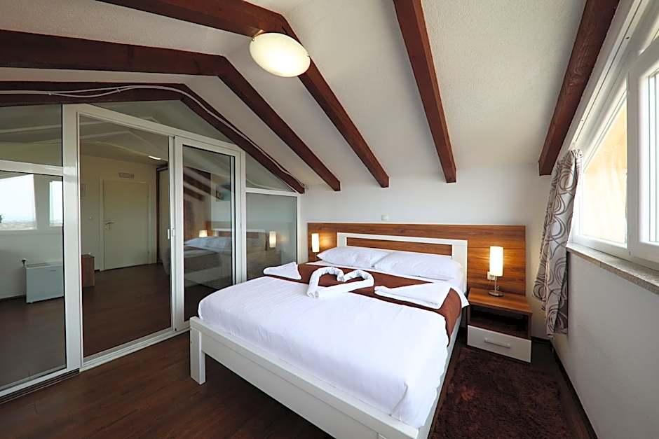 Photo 1 of 6 of Deluxe Suite, Sea View