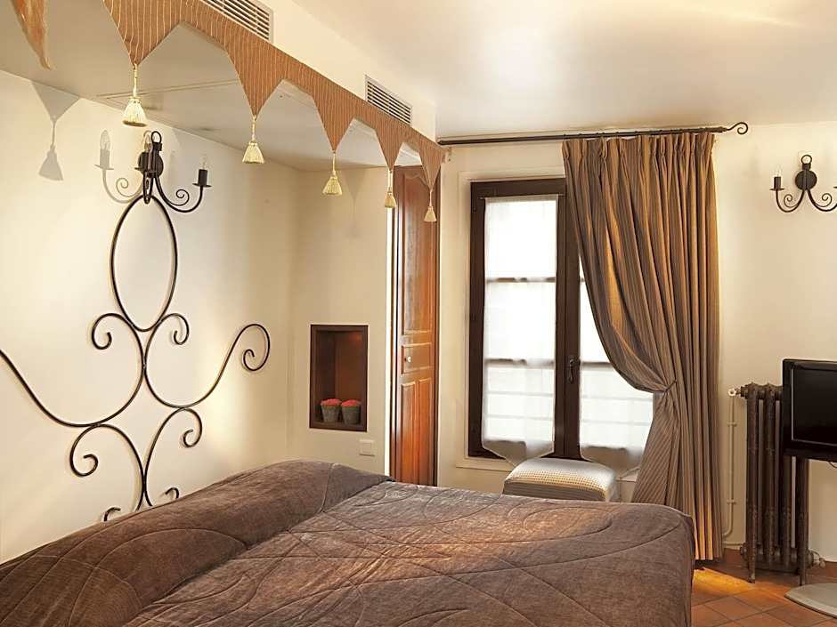 Castex Hotel