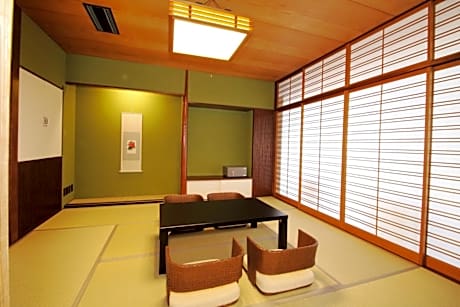Deluxe Suite with Tatami Area and Ocean View