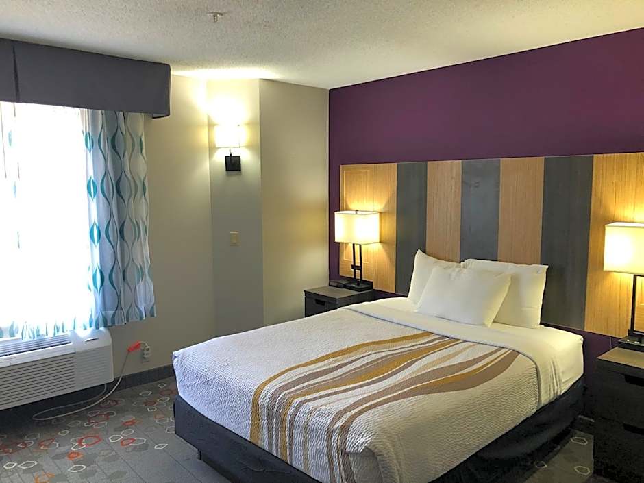 La Quinta Inn & Suites by Wyndham Minneapolis Northwest