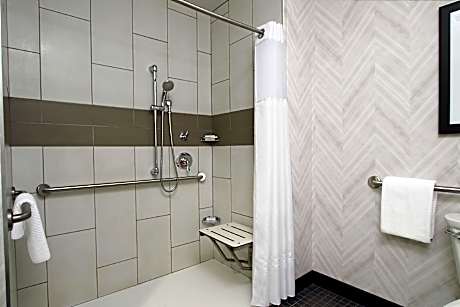 2 Qn 2 Rm Ste Mobility/Hearing Access Ri Shwr