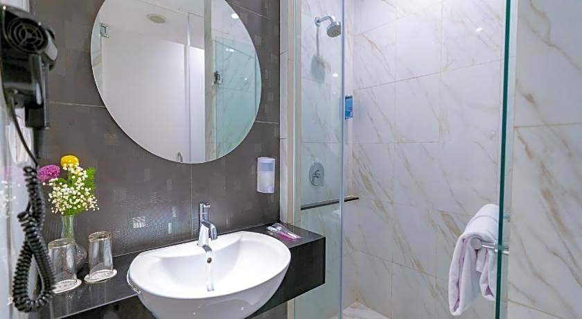 Brits Hotel Puri Indah