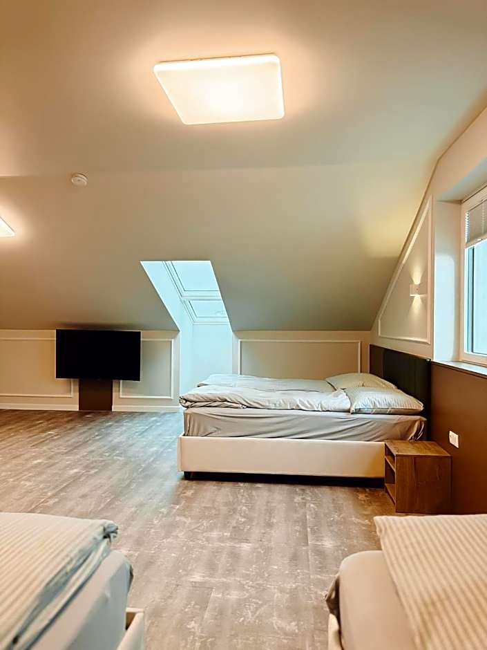 F Hotel 24h Check-In