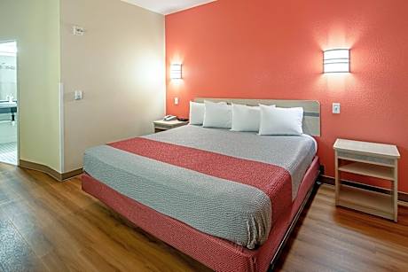 King Room - Non-Smoking