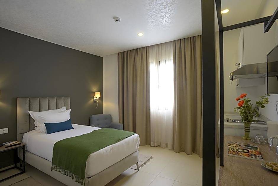 MAIA HOTEL SUITES
