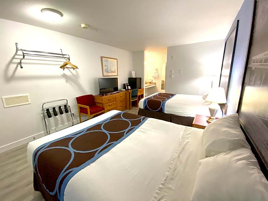 Super 8 by Wyndham Sicamous