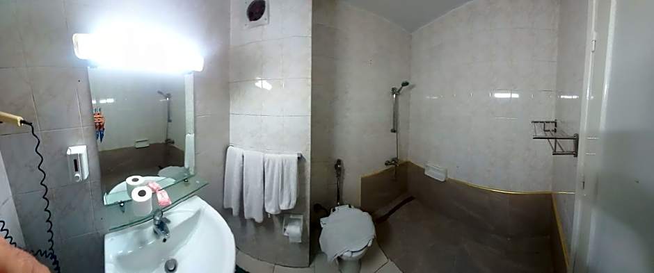 New Pola Hotel