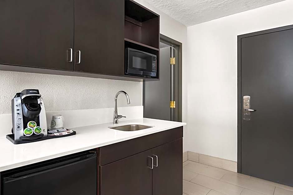 Holiday Inn & Suites Albuquerque Airport By IHG