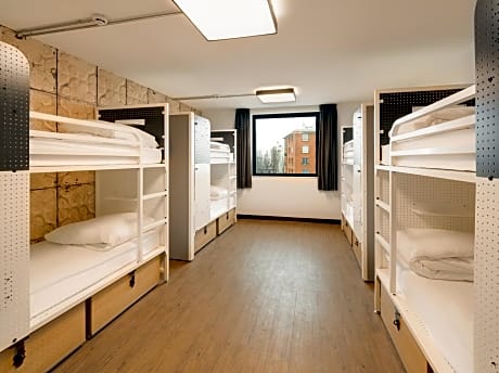 Room with 8 beds and Private Bathroom