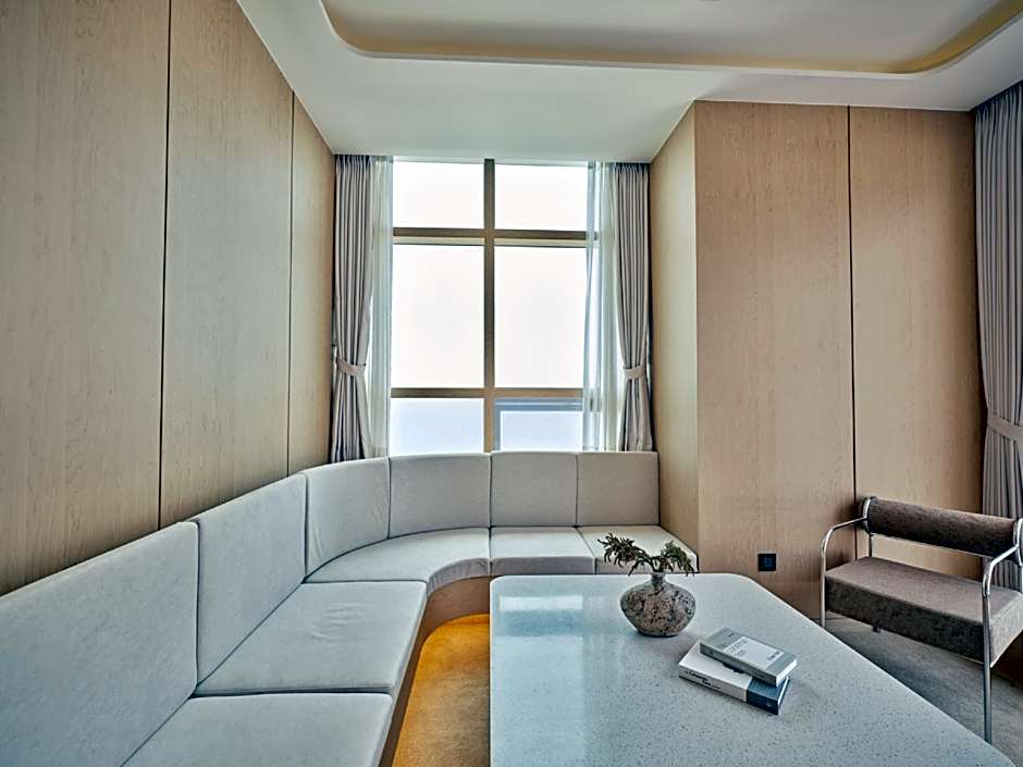 UH SUITE THE HAEUNDAE