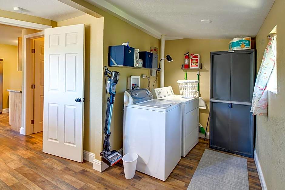 Cozy Coos Bay Retreat with On-Site Creek and Fishing!