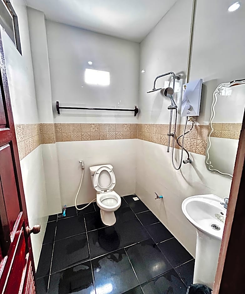 Domon Riverside Hotel