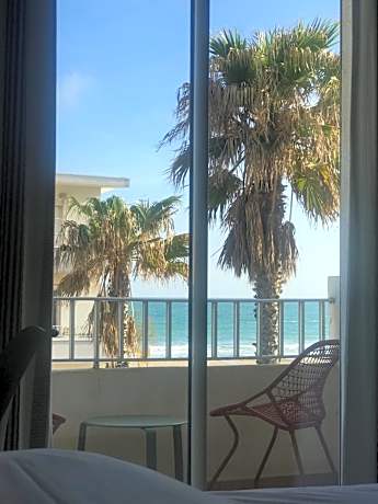 Double Room with Balcony and Sea Side