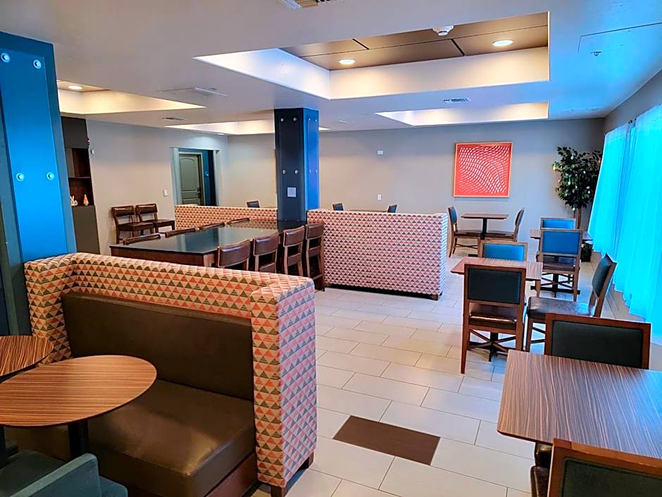 Holiday Inn Express & Suites Casa Grande by IHG