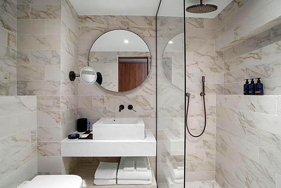 Cardo Roma, Autograph Collection