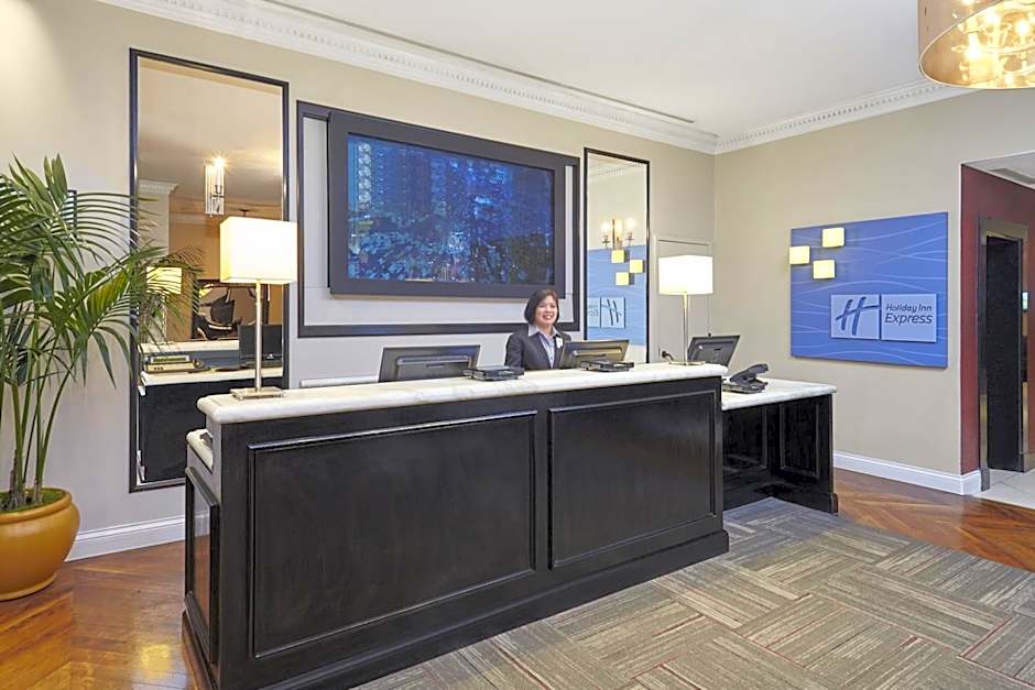 Holiday Inn Express Chicago - Magnificent Mile By IHG