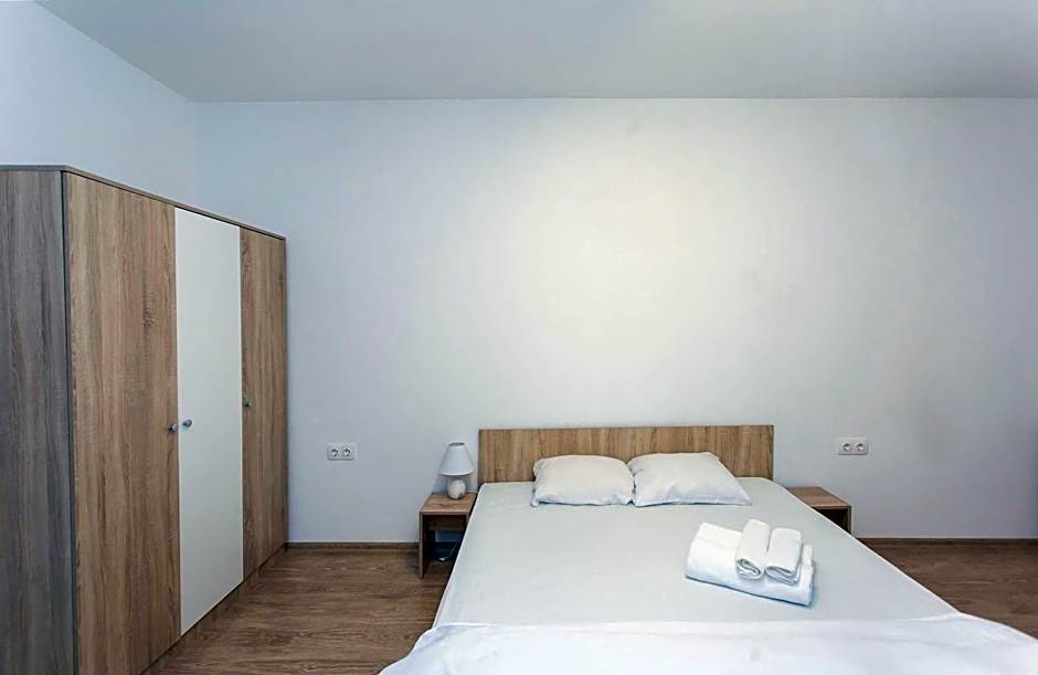 Modern and Bright Apartments near Center - FREE PARKING