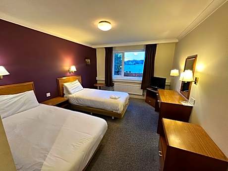 Family Room (2 Adults + 1 Child)