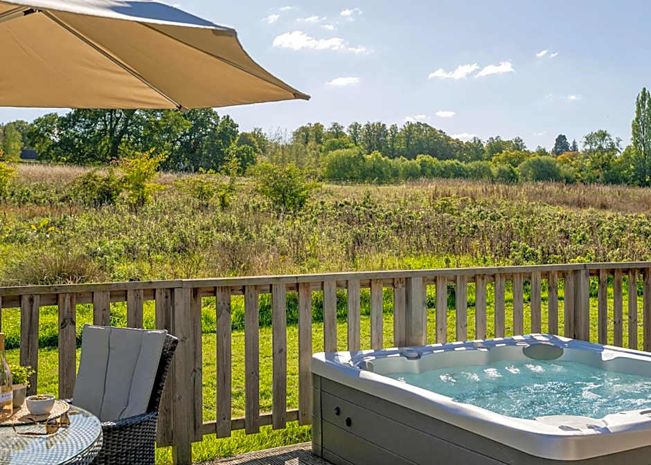 Cherry Bird Lodge Escape