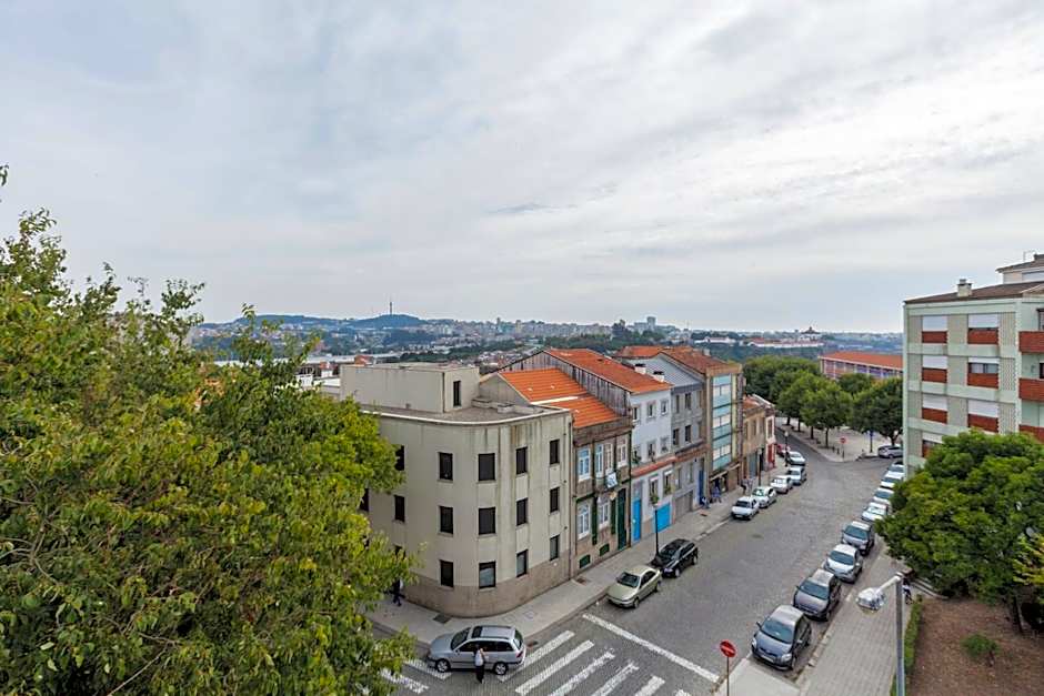 Spacious and Bright City Ap II