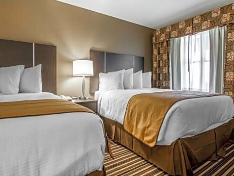 2 Queen Beds, Suite, Nonsmoking