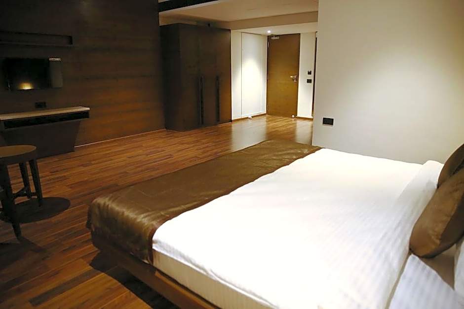 Five Petals Hotel & Banquets