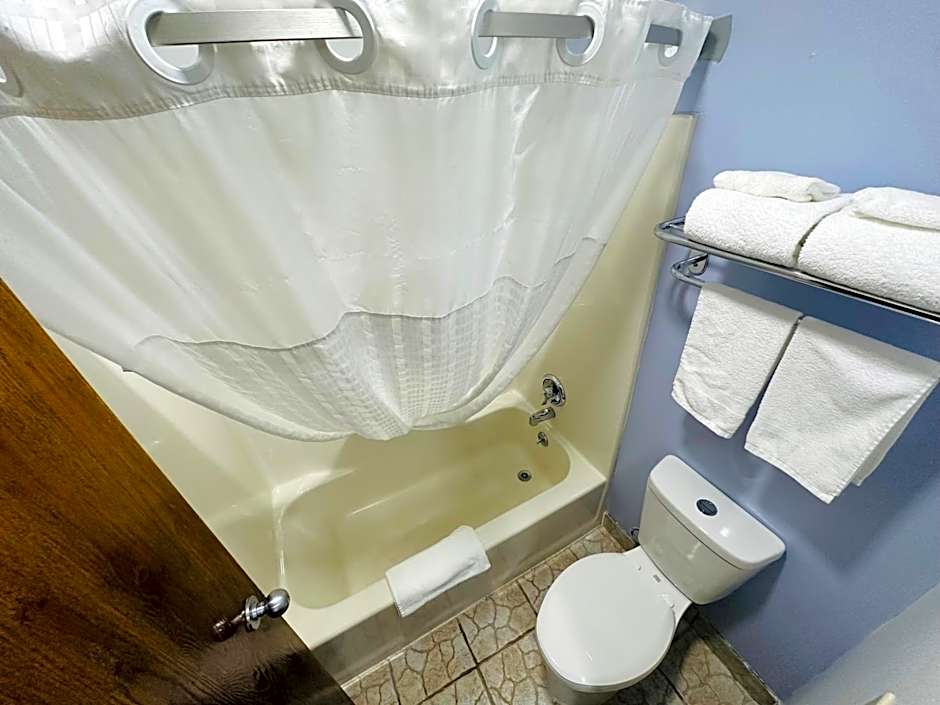 Super 8 by Wyndham Imlay City