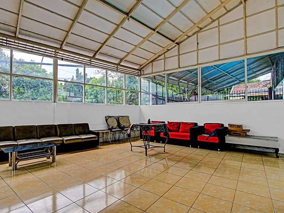 OYO 90077 Live Homestay