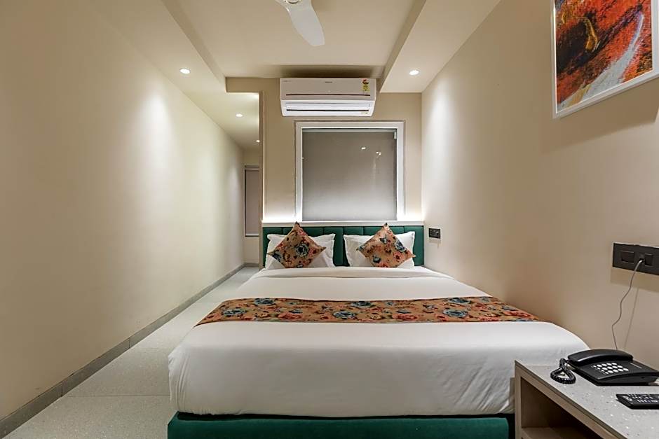 Hotel Red Vibe Unit Of RVS