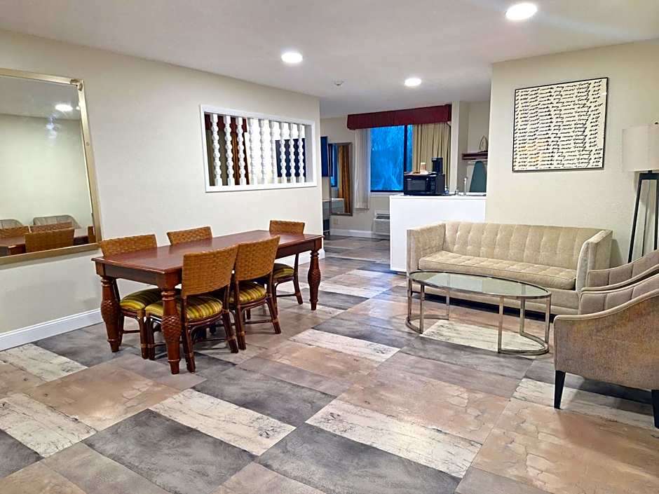 Travelodge by Wyndham Indianapolis Speedway