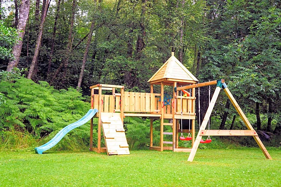 Cosy & compact Rowan Lodge no2