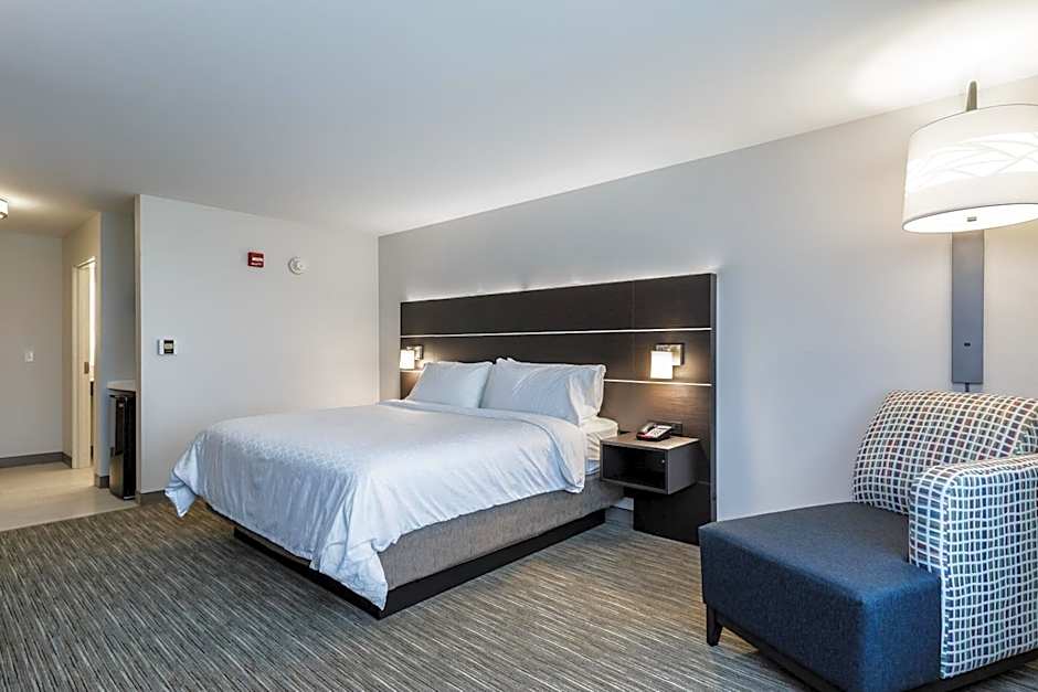 Holiday Inn Express and Suites- South Bend Casino By IHG