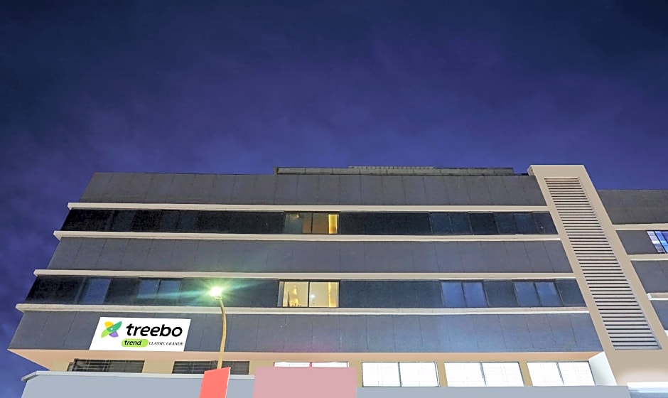 Treebo Trend Classic Grande, Camp