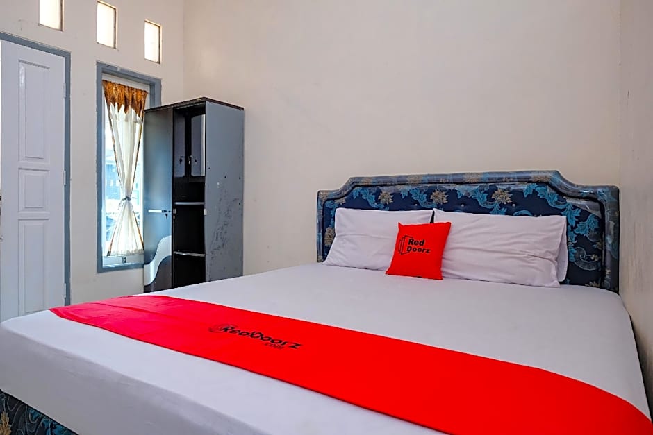 RedDoorz Syariah near Alun Alun Kebumen