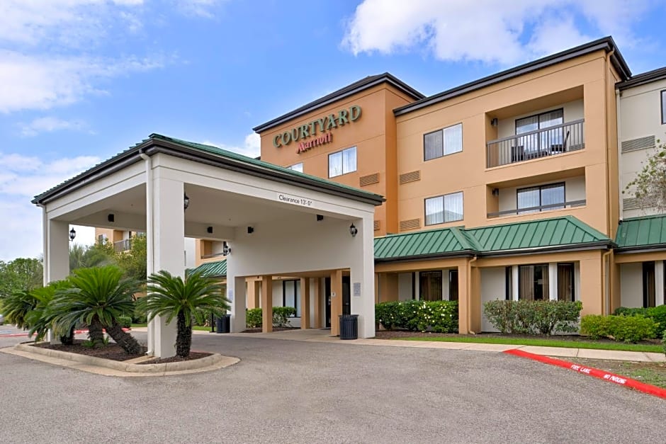 Courtyard Beaumont