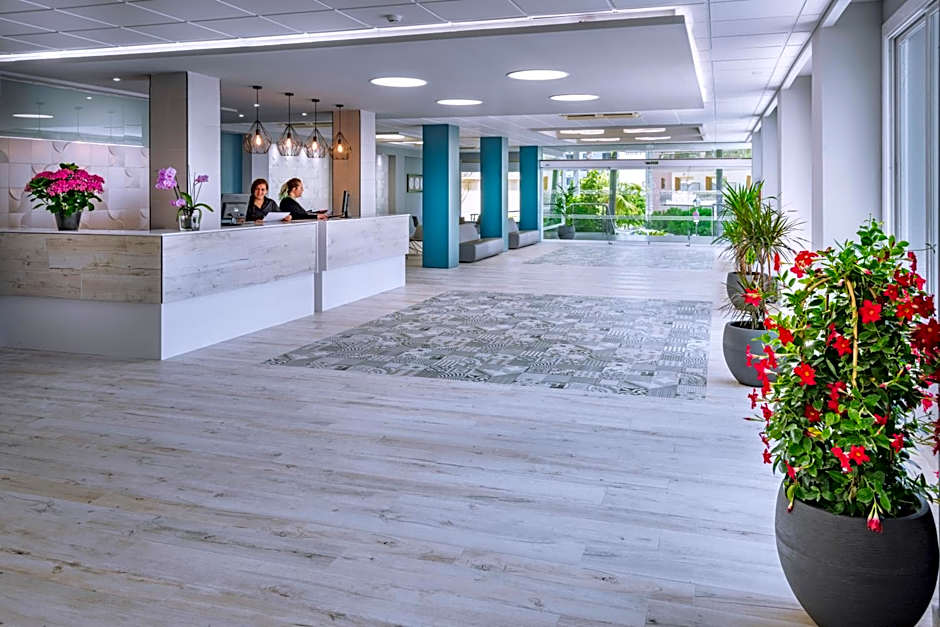 Hotel Oasis Park Splash