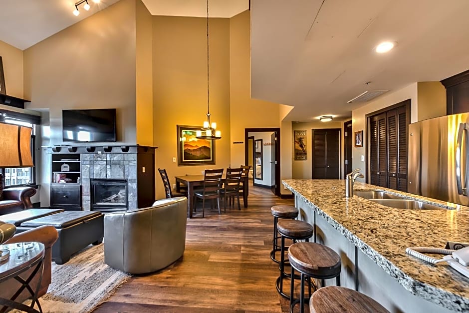 Sundial Lodge Larger Penthouse by Canyons Village Rentals